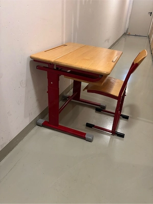 Alte Schulbank abzugeben Bild 2