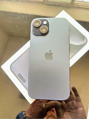 iPhone 15 schwarz Bild 2
