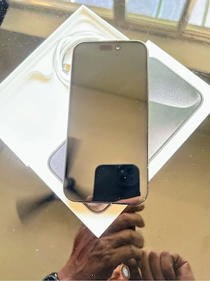 iPhone 15 schwarz Bild 3