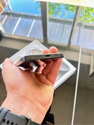 iPhone 15 schwarz Bild 8