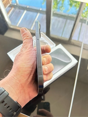 iPhone 15 schwarz Bild 7