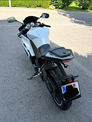 Yamaha YZF R125 Bild 3