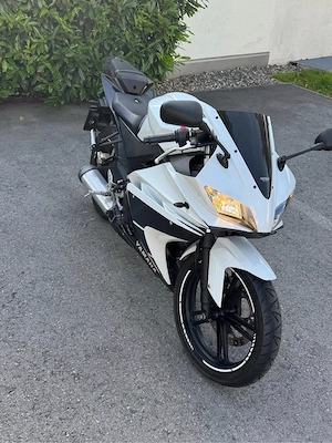 Yamaha YZF R125 Bild 2