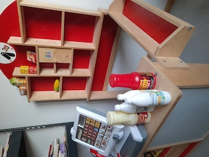 Verkaufsladen aus Holz Bild 2