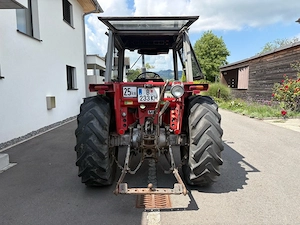 Massey Ferguson 560 -8S Bild 2
