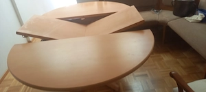 Wohnzimmerschrank und Eckbank , 2 runde Tische mit 2 Sesseln und 2 Fautelle. Bild 8