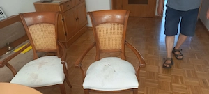 Wohnzimmerschrank und Eckbank , 2 runde Tische mit 2 Sesseln und 2 Fautelle. Bild 3