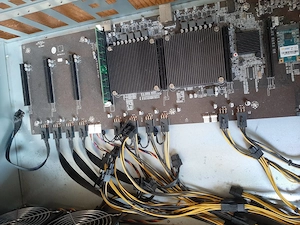 Crypto Mining Case und Board mit RAM (oder so?) Bild 3