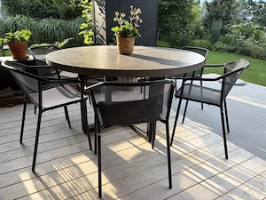 Gartentisch mit Betonplatte