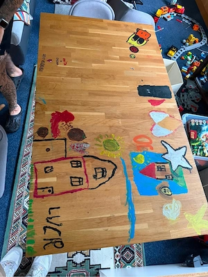 Esstisch aus Massivholz + 4 Stühle Bild 2