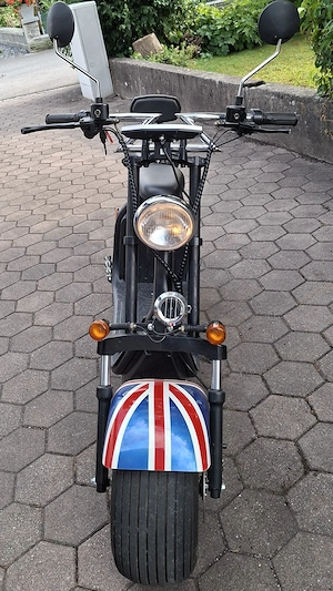 ElektroScooter mit Sitz und Beleuchtung