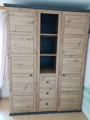 Drehtürenschrank  Bild 2