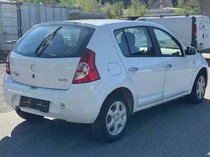 Dacia Sandero 1.2 TÜV 08 26 Bild 3