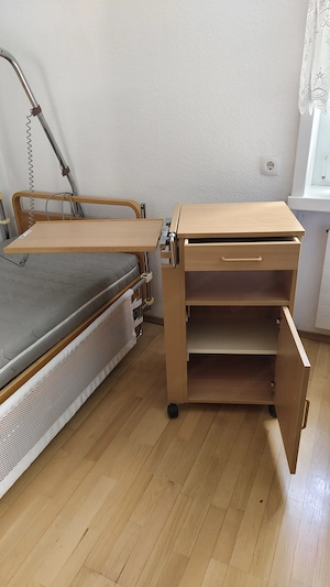 Pflegebett elektrisch inklusive Nachtkästchen mit Tischfunktion Bild 2