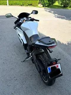 Yamaha YZF R125 Bild 2