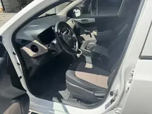 Hyundai i10 1.0 67 PS | 87.000 km | Klima | Scheckheft vollständig | TÜV  fach bereift Bild 8