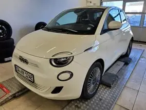Fiat 500 42 kWh e 88 kW (120 PS), Automatik, Frontantrieb