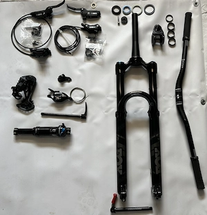2025 Santa Cruz Bronson C als komplettes Fahrrad oder nur als Rahmenset. Bild 5