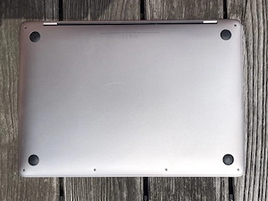 MacBook Pro 13" 2017 in Silber | 16 GB RAM | 256 GB SSD | Incase-Hülle schwarz Bild 3