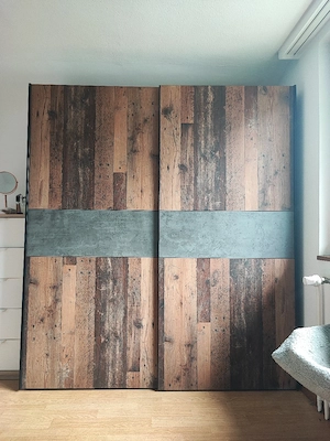 Kleiderschrank mit Schiebetüren Bild 2