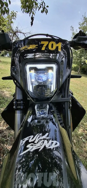 Motorrad Supermoto 701 Bild 8