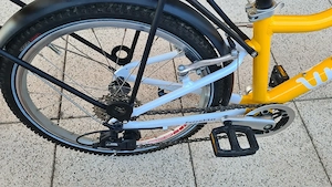 Gelbes Woom 4 Kinderfahrrad Bild 3