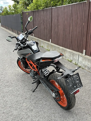 KTM 390 Duke Bild 2