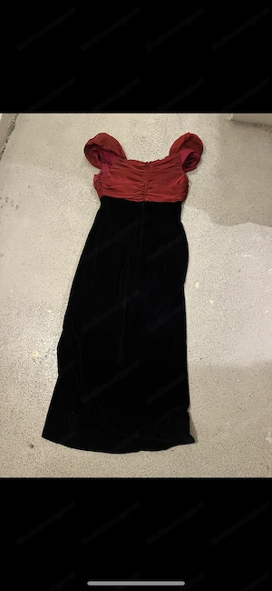 Abendkleid figurschmeichelnd  Bild 2