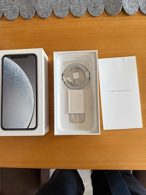 Apple iPhone XR weiss 64GB inkl. Ladegerät, Ladekabel, OVP, 3 neue Hüllen die noch original verpackt Bild 4