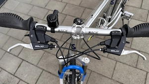 Simplon Mythos Fahrrad mit zwei Satz Reifen und Kombipedalen Bild 5
