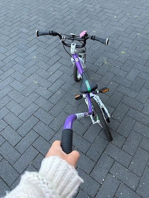 Woom 2 Kinderfahrrad 14 Zoll in Lila mit stange Bild 2