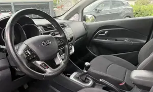 KIA Rio Erstbesitz. Komplette Historie Rechnungen. Jeder Service bei Kia erst 86.000 KM Bild 7