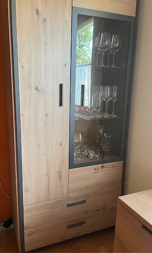 Kommode mit Vitrine zu verkaufen Bild 2