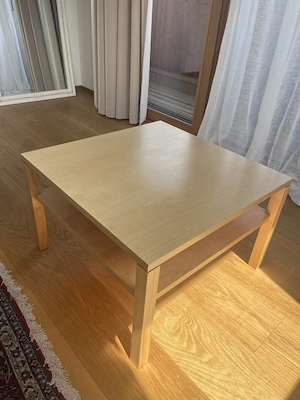 Couchtisch aus Holz 