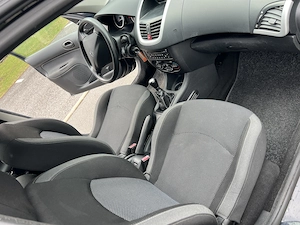 Peugeot 206+ Bild 4