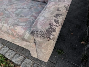 zu verschenken: Sofa mit Bettfunktion