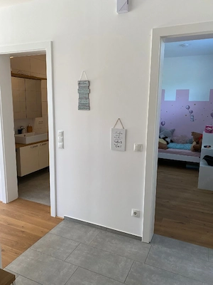 schöne helle 2 Zimmer wohnung  Bild 2