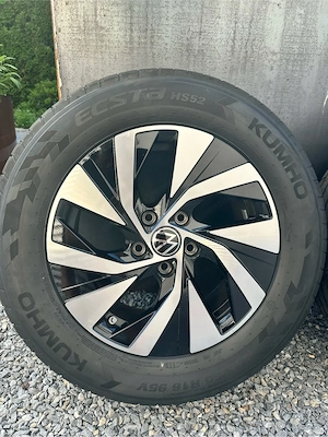 Original VW 16" Sommerkompletträder Passat B9, Neuwertig (DOT 1525) Bild 2