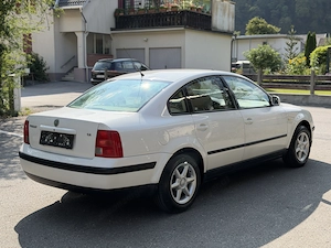 Vw Passat 1.8 Automatik TÜV NEU wenig Km Bild 3