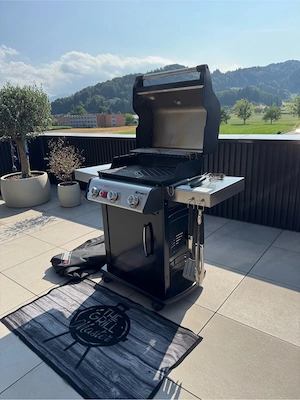 Weber GAS Grill Neuwertig mit Set Bild 2
