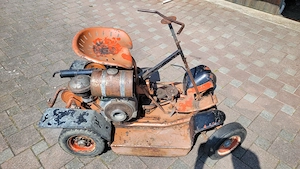 Rasenmäher Traktor Oldtimer Bild 3
