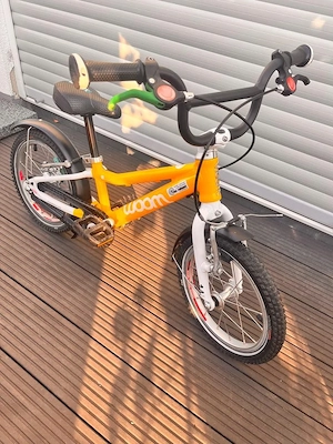 Woom 2 Kinderfahrrad orange mit Schutzblech & Ständer Bild 3