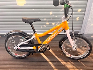 Woom 2 Kinderfahrrad orange mit Schutzblech & Ständer Bild 2
