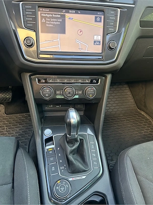 VW Tiguan 2,0 Highline 4Motion *Erstbesitz Bild 9