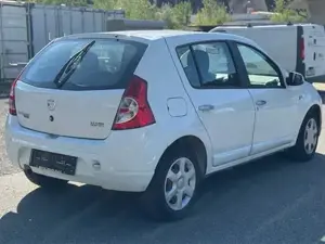 Dacia Sandero 1.2 TÜV 08 26 Bild 5