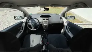Toyota Yaris Bild 2