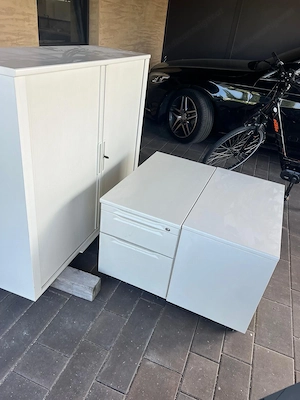 Büromöbel und Rollcontainer, weiß  Bild 3
