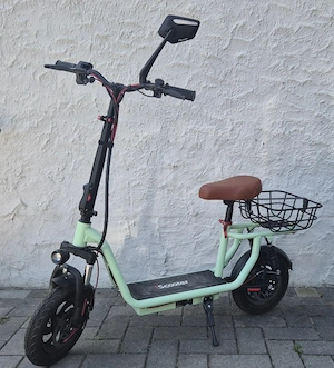 E-Scooter iScooter i12 mit Sitz, Korb & Spiegel   Nur kurz im Wohnmobil genutzt Bild 3