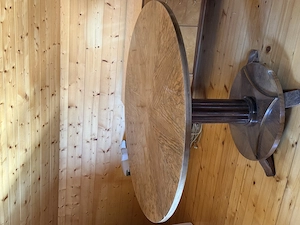 Schöner alter Holztisch zu verkaufen Bild 2