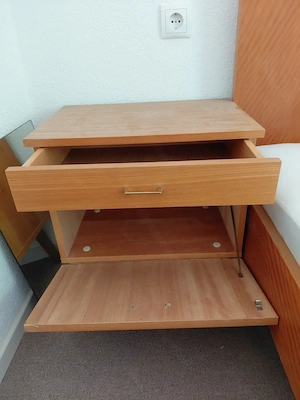 2 Nachtkästchen Bild 3